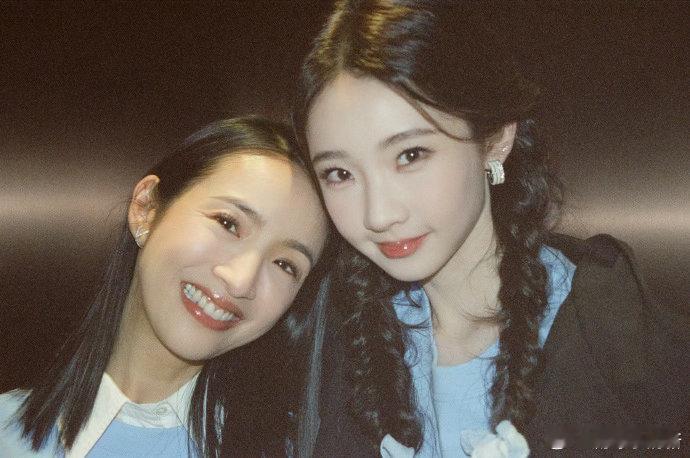 张艺凡穿高跟鞋在商场滑冰张艺凡光鲜亮丽的背后是搞笑女张艺凡用一段滑冰视频告诉我