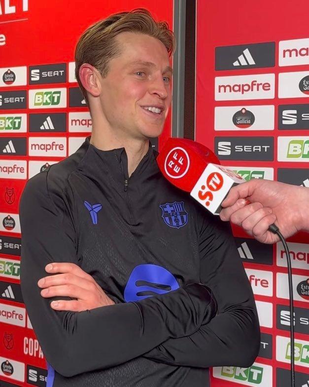 德容：画面中播放的并没有显示当球被踢出的确切瞬间。有一张照片显示，当费尔明射门