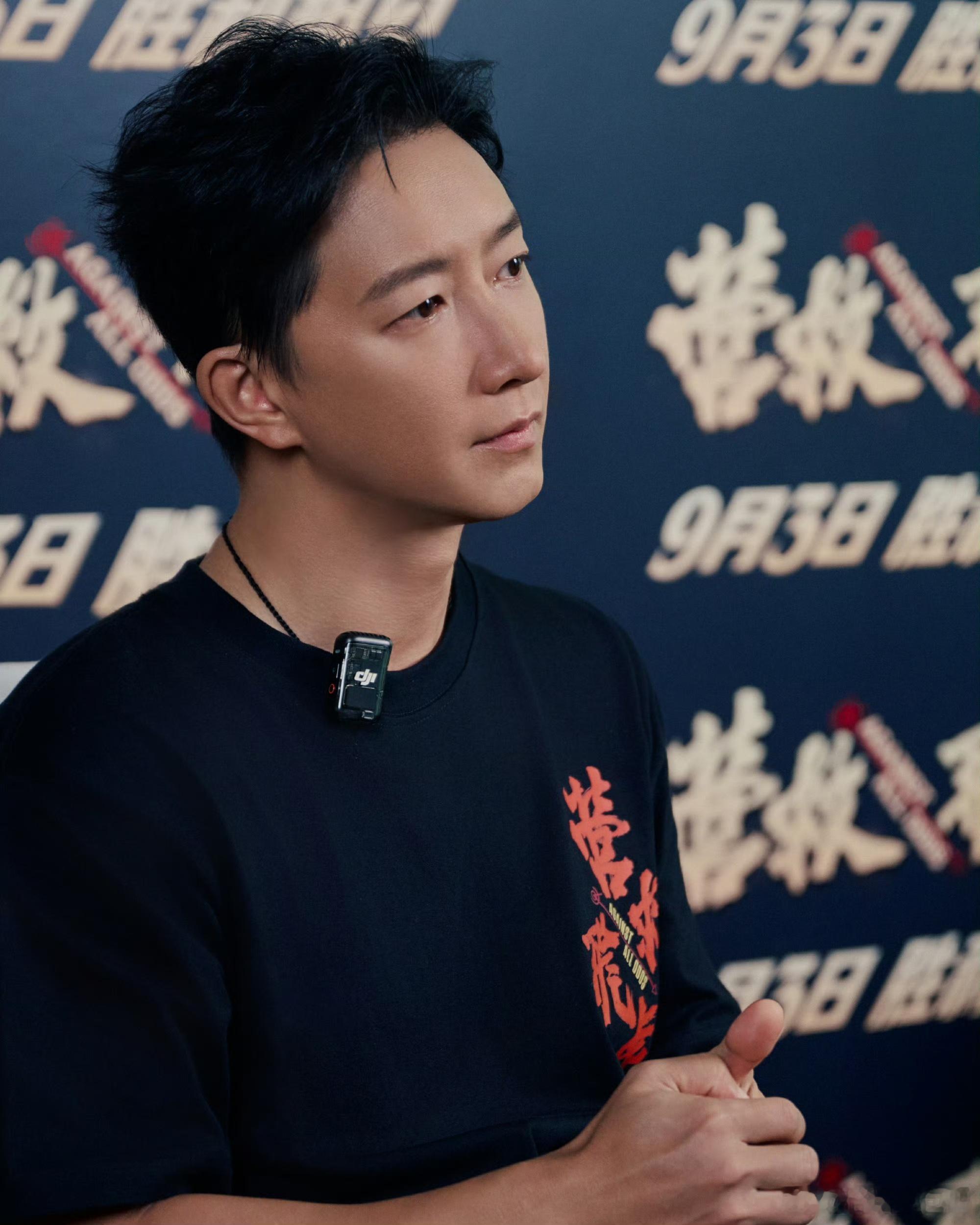 韩庚现身营救飞虎首映哇，终于迎来《营救飞虎》首映，韩庚现场状态超棒，从他的眼神里