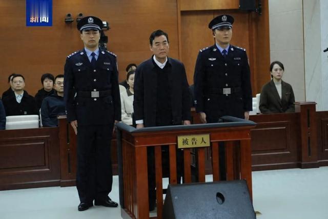 受贿1.47亿余元, 杨发森被判无期