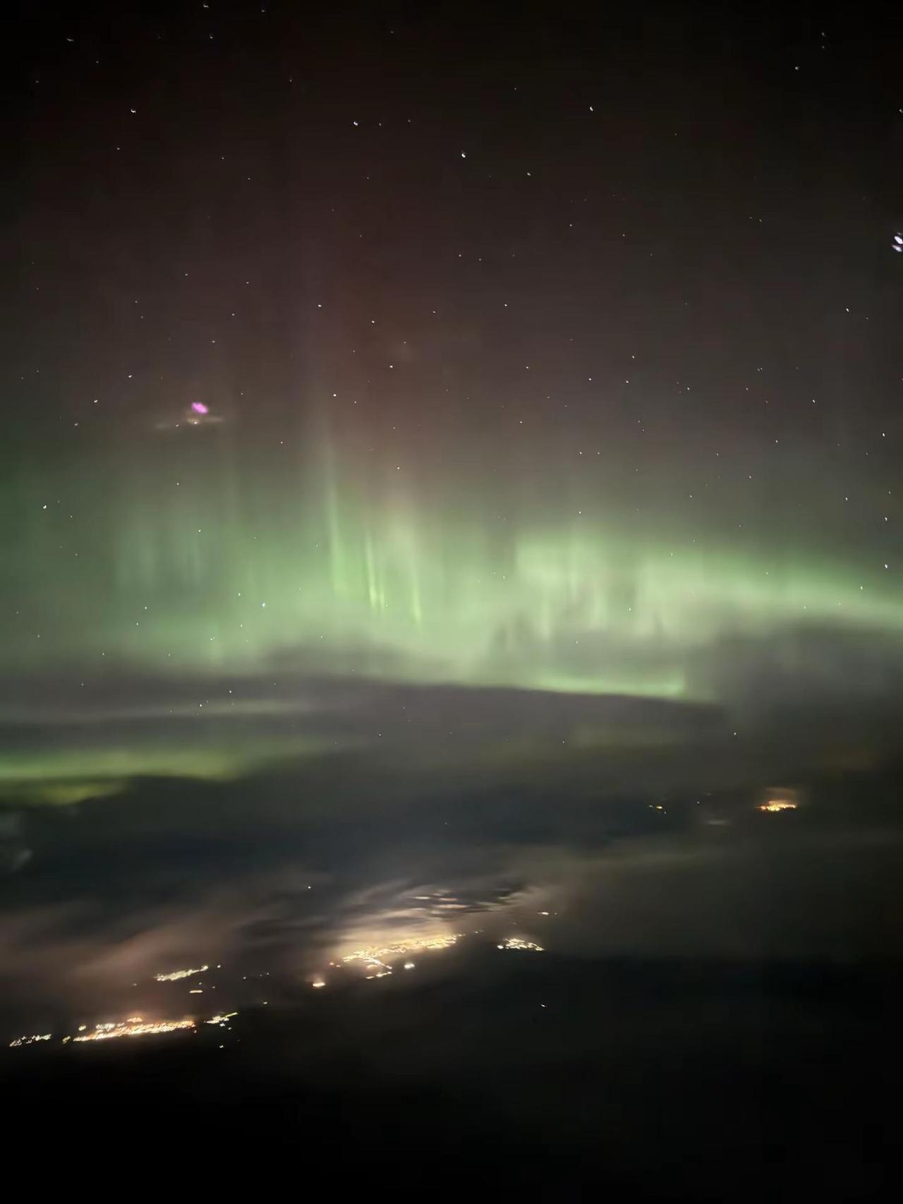 在天上的风景怎么能和在地上看到的一样呢免费欣赏一场极光的爆发🪐