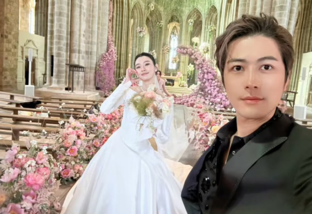 许久不见的陈学冬也去参加了奚梦瑶何猷君的婚礼，一如既往的帅气！奚梦瑶和陈学冬是