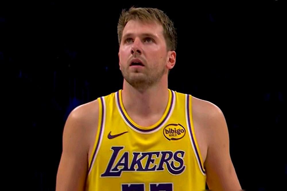 25岁的东契奇，被独行侠给卖了！2025年2月，独行侠总经理哈里森嫌东契奇自