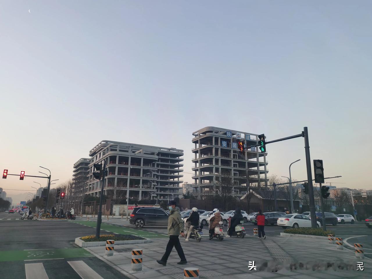 自从今年冬季西安道路精细化改造提升实施以来，很多道路确实通畅了许多，尤其是增加了