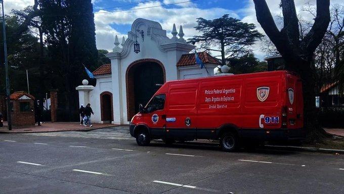 阿根廷总统米莱居住的金塔德奥利沃斯总统官邸外，一名哨兵自杀身亡。当地时间12月1