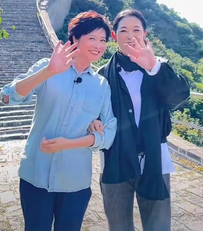 67岁倪萍，崩溃大哭！9月13号，倪萍直接冲上热搜，她正在片场拍戏，收到好友