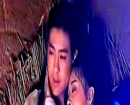 19岁，第一次拍吻戏，蒋欣怕得直哆嗦。导演一句“吃蒜去味儿”，她真啃了两瓣，林志