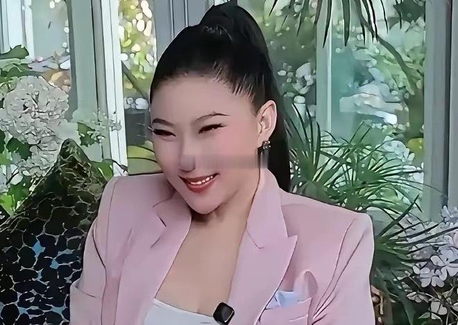 CoCo长得漂不漂亮我不评论，长得性不性感也不评论，但是CoCo的这双狐媚眼太有