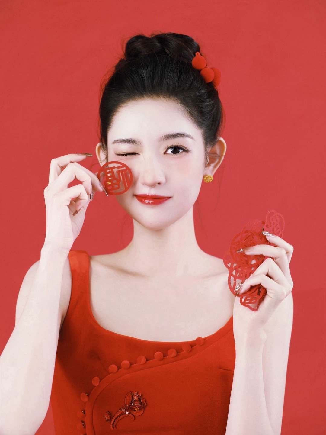 王玉雯没人告诉我要穿亮片啊王玉雯第一次上春晚就美出圈！舞台上蹦蹦跳跳的样子太