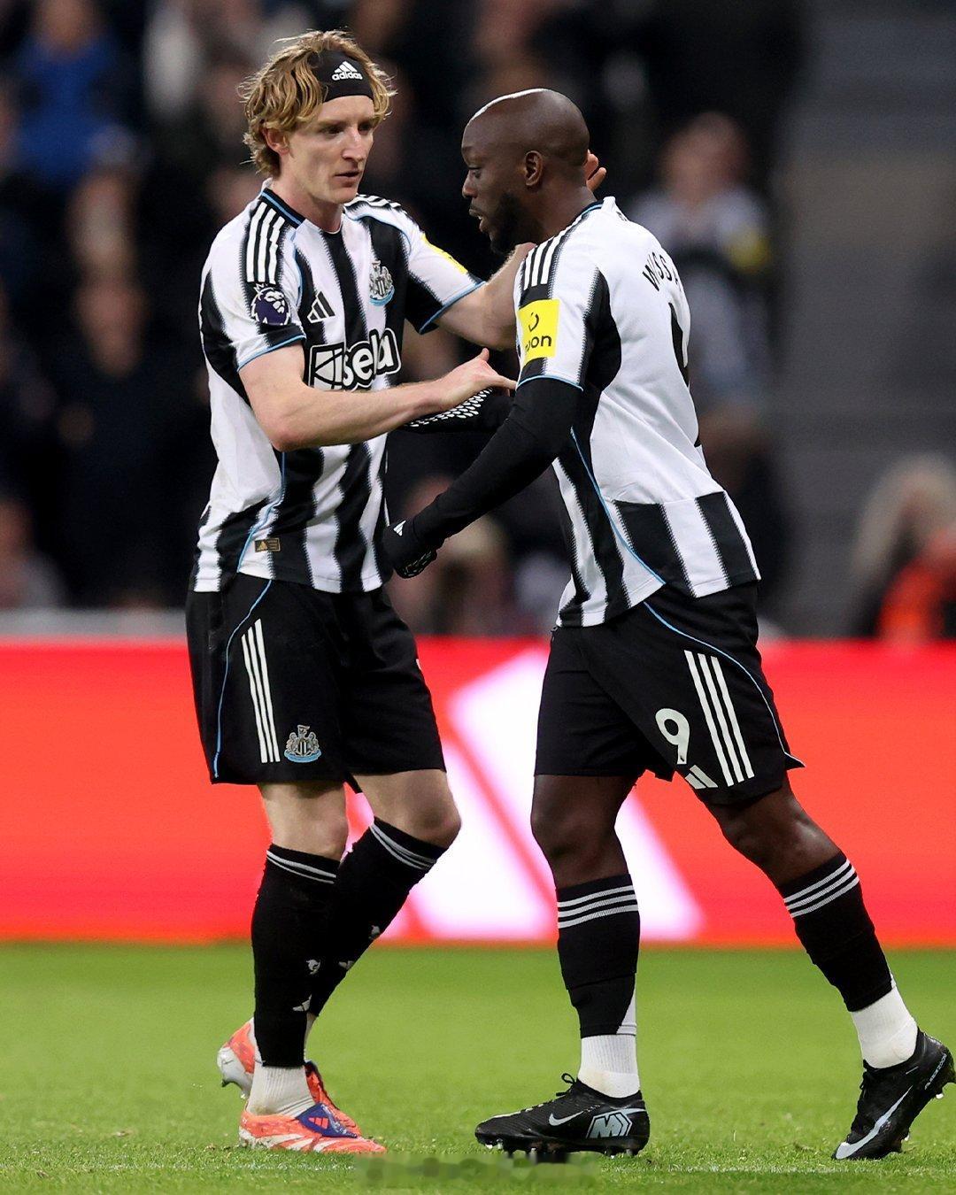 【迟来的首秀】2025年9月1日，英超夏窗关窗日，纽卡斯尔以5500万英镑高价（