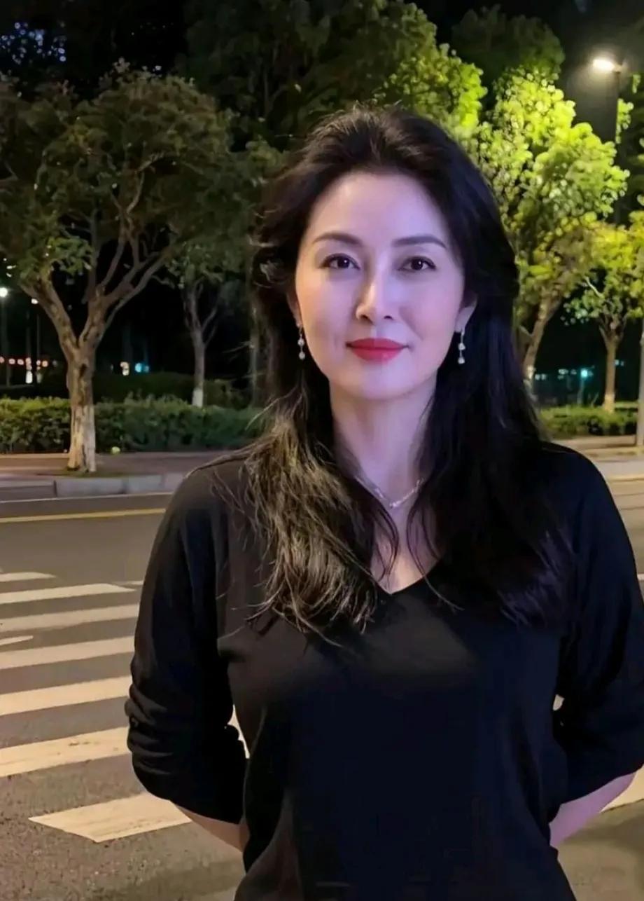 四十岁的气质与内涵是独有的中年女性精致感