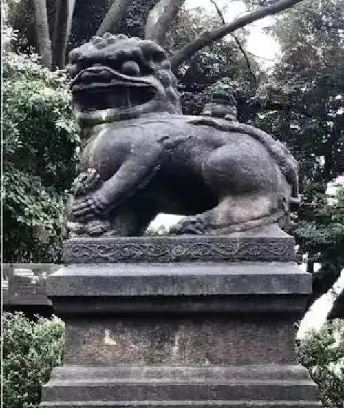 靖国神社前石狮确系中国掠夺文物！铭文铁证揭露甲午战争之痛近日，一段被尘封的历