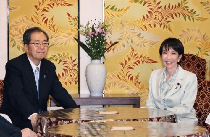 高市早苗“陷入死局”，主动退位让贤，还能给自己留一个体面高市早苗现在的处境，