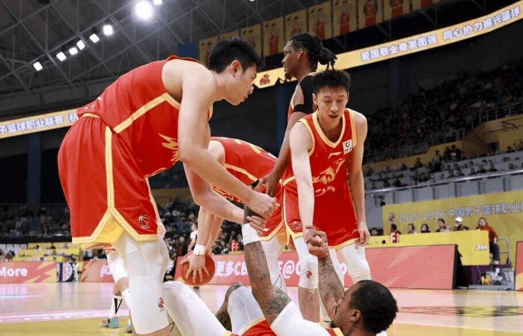 广厦男篮总结比赛: 塔克和赵岩昊手感爆棚, 球队收获五连胜