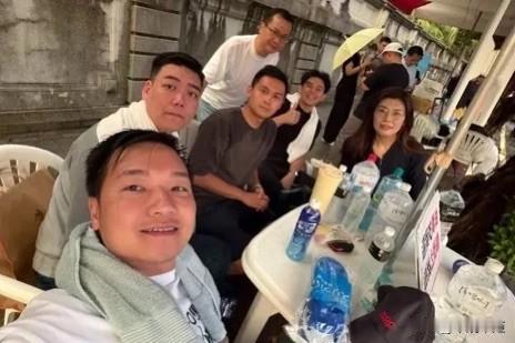 郑丽文深夜再探视绝食蓝营议员！国民党台北市议员杨植斗与议员参选人等在凯道前