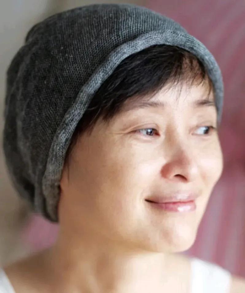 哇哦！一位大明星竟既不修图，也不美颜，直接以素颜示人，这份豁达与从容着实令人钦佩