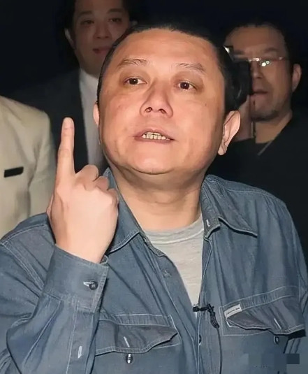 1997年，王朔躲去美国，但没有想到，他说，“美国社会井井有条，我一外国人也很有