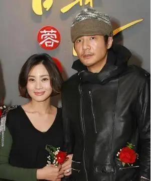 2006年，朴树吩咐妻子吴晓敏下楼去买一包烟。等了许久都没见人折返，他一通