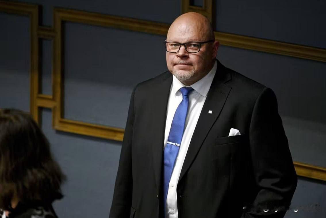 🇫🇮芬兰前议员阿诺·图尔蒂艾宁已向俄罗斯申请政治庇护。他在自己的YouTub