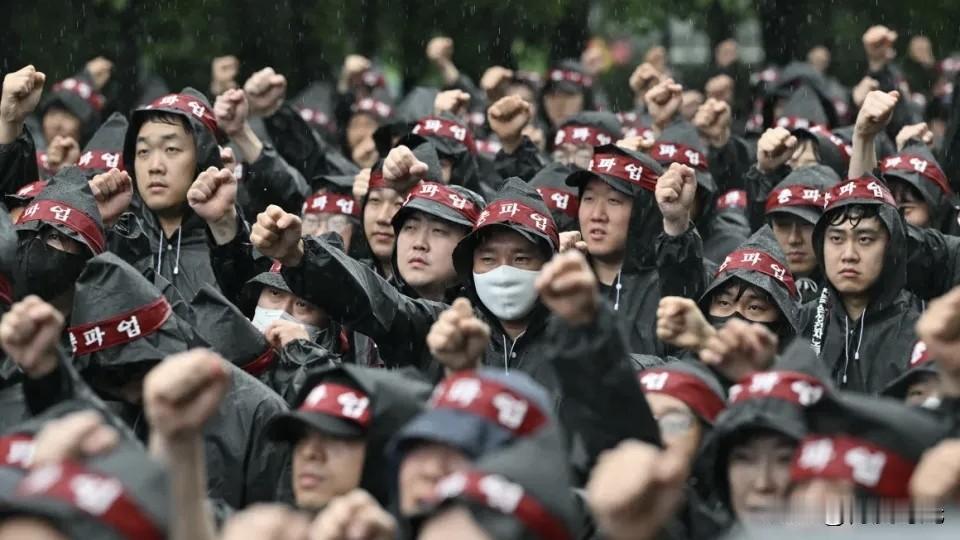 最近韩国三星工潮闹得很凶三星是全球知名企业此次工潮源于员工对薪资待遇、工作环