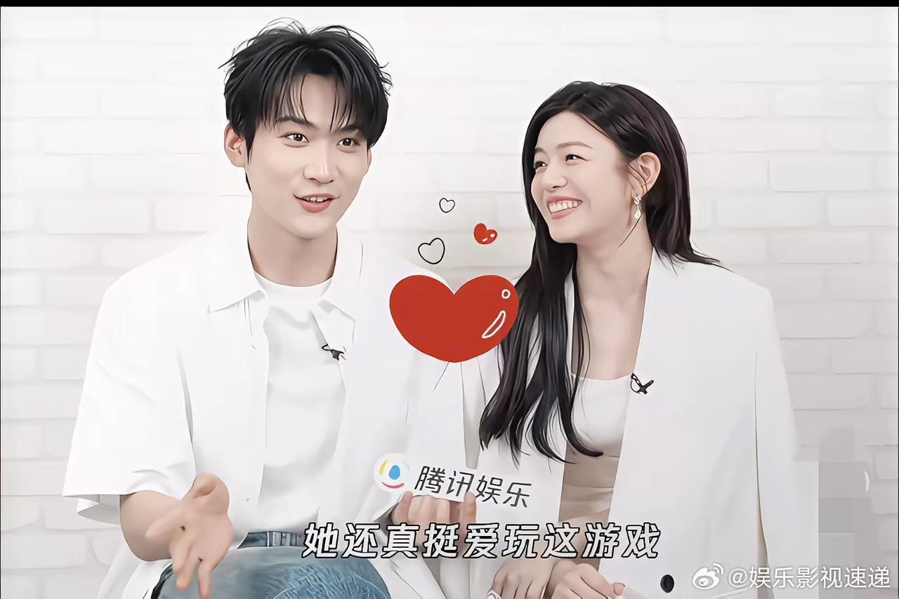 陈妍希已经不是当年的那个沈佳宜了，整场直播看下来，除了感觉她和周柯宇很配外，最大