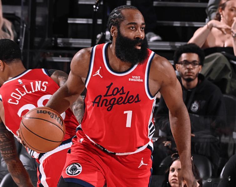 跟登哥一起打球很愉快！科林斯谈哈登：“跟哈登一起打球很愉快。”“当你出现