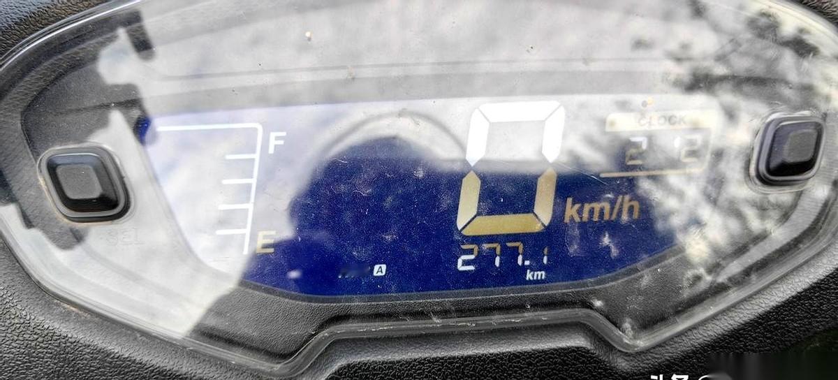 我发现了一个关于豪爵AFR125的惊天秘密。一个能让你油耗飙升、也能让你屁股开