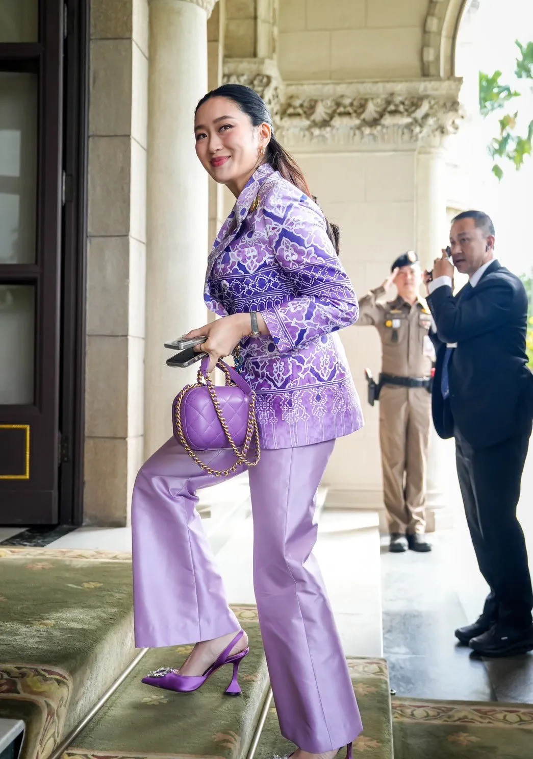 泰国总理展现独特风采你绝对想不到，泰国总理佩通坦最近一亮