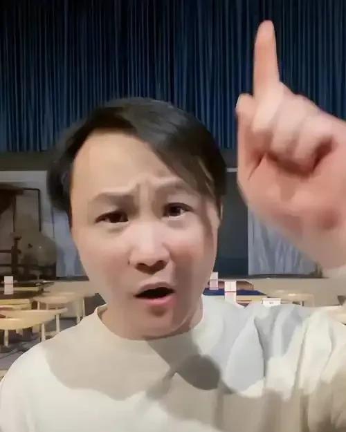 “骂一句郭德纲大红大紫”以前郭德纲就说过，现在说相声的如果不骂上几句郭德纲，都不