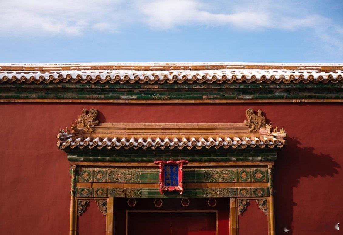 “李现拍的雪后故宫”上热搜了，点进去之前以为是剧组路透，点进去之后才发现——原来