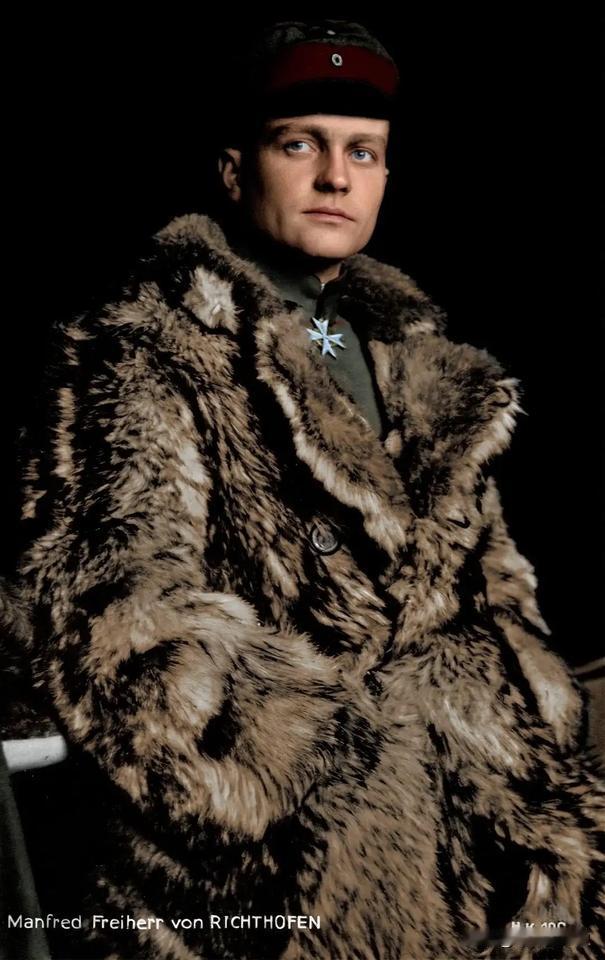 曼弗雷德·冯·里希特霍芬，也就是大名鼎鼎的“红男爵”，他算是一战天空中最传奇的王