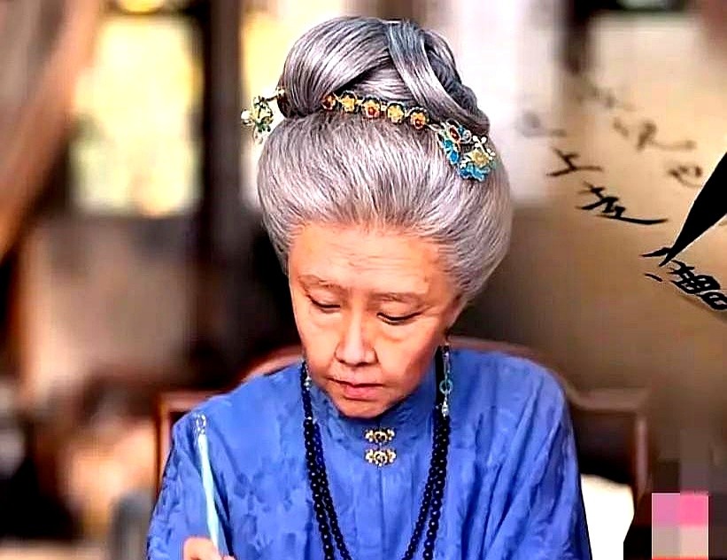 观众都在骂《兰香如故》里的沈老太爷死要面子，为了所谓的风骨搭上满门，实在太亏。新帝明明给过活路，暗示
