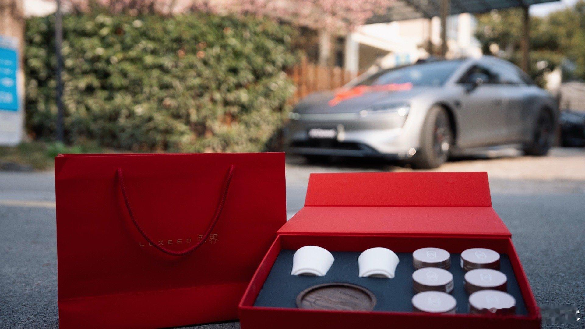 之前是我误解了每个趴地上的摄像....大v聊车我与汽车的日常