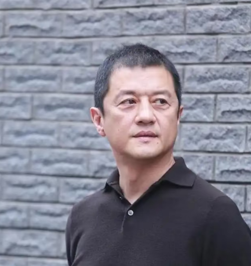 王菲沉默了，李嫣沉默了，就连窦靖童都沉默了！她们万万没想到，李亚鹏这次官宣离