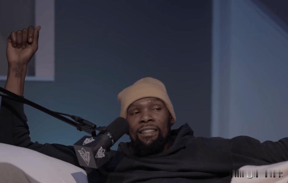 杜兰特在面对范弗利特的节目访谈时直言不讳的揭露了火箭当前存在的2个问题：1.球