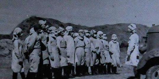 1938年，为了满足自己对女性生殖构造的好奇心，一鬼子军医让人把一女人使劲儿摁倒