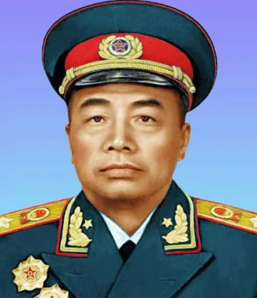 1959年，彭德怀正在看书，皮定均、傅崇碧来看望他，彭德怀看到两人后，惊讶地说：