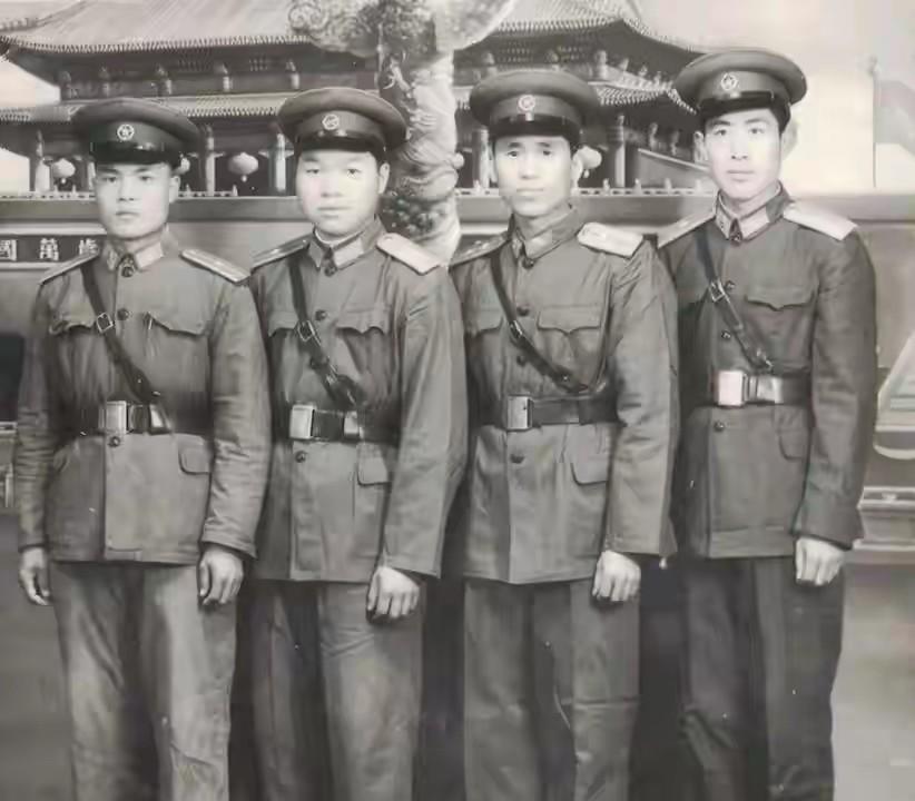 毛主席的三层警卫体系有多高明？最贴身卫士不配枪，外人根本看不懂其中智慧。 很