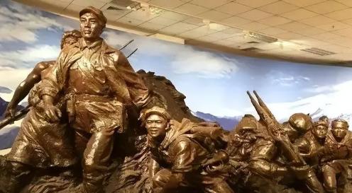 王耀武得知手下俘虏了一个红军师长，兴冲冲的跑过去准备审讯，可当他看到这位红军师长