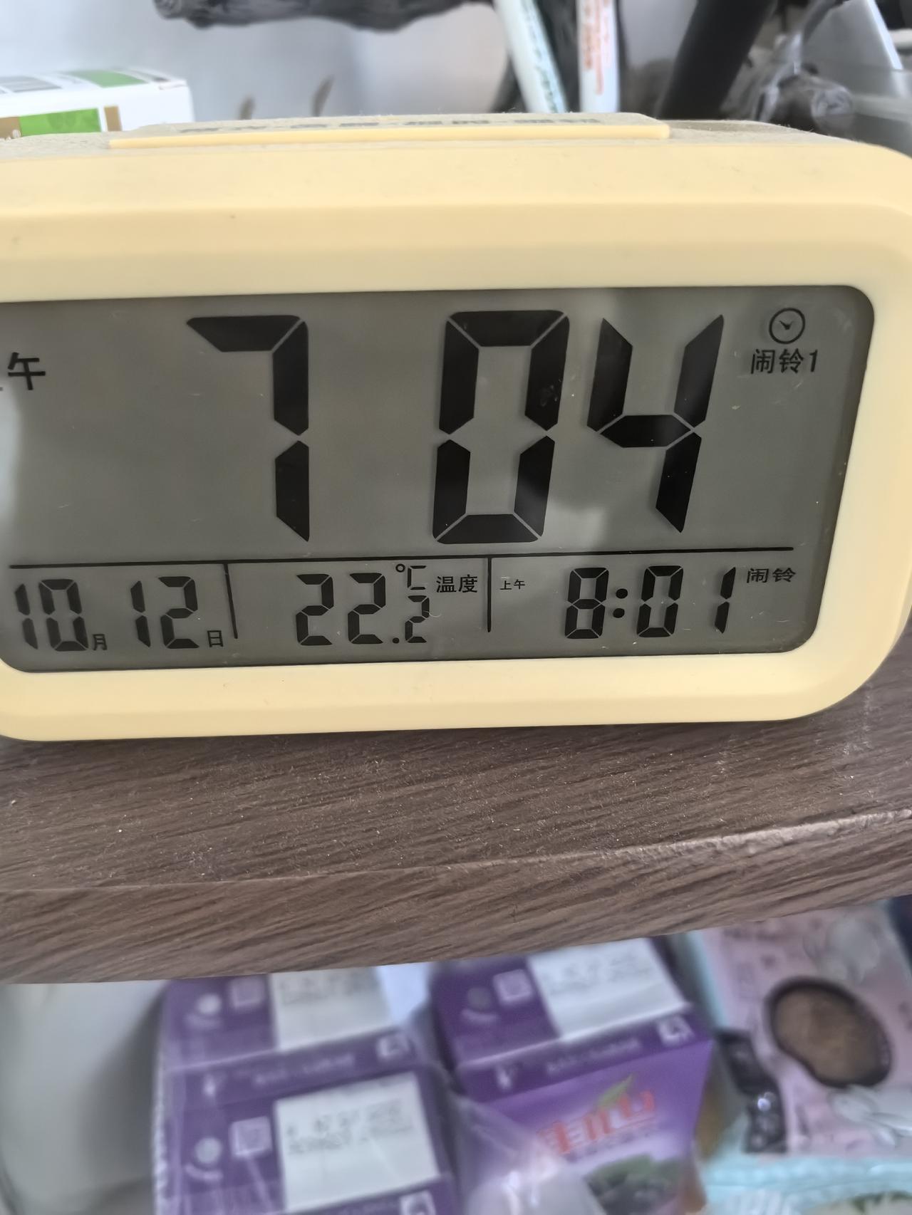 黑龙江断崖式降温，最近的几天晚上到了0℃。外面冷，换上了外套，绒裤。家里的温