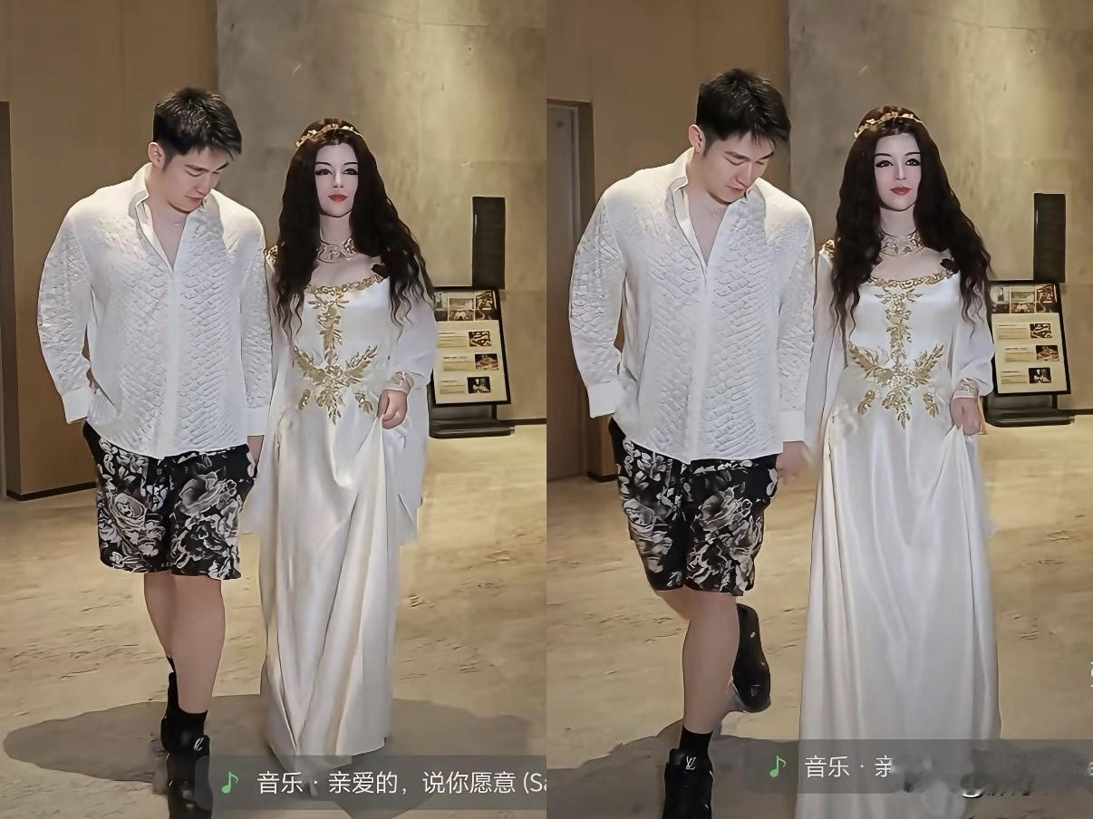 于文红穿长裙遮腿，任任一条短裤抢镜。这30岁的差距，到底谁养谁？于文红带任任