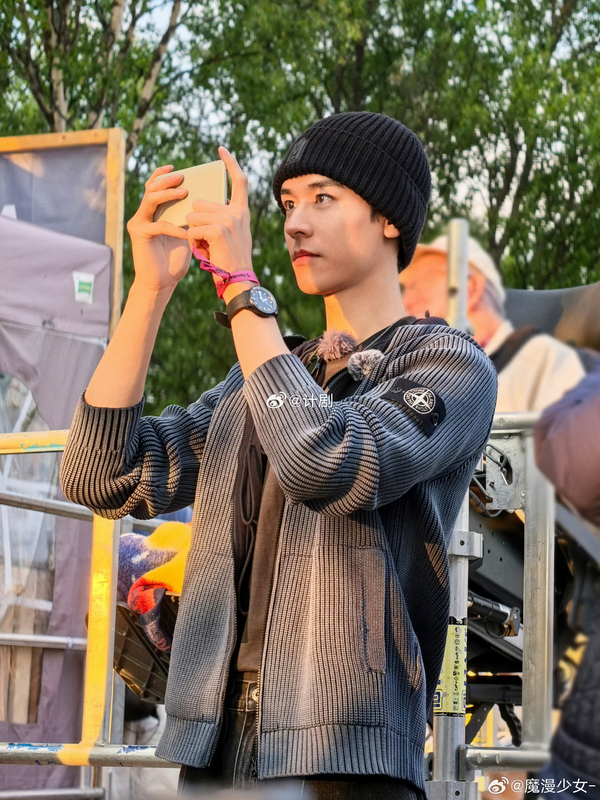 龚俊新剧胡子造型凤舞九天看到龚俊新剧造型直接愣住，小胡子一添整个人气质都变了，