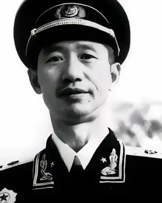 1935年，红九军作战科长周希汉，被军长顶着额头连开五枪，五枪都没打中：是他命大