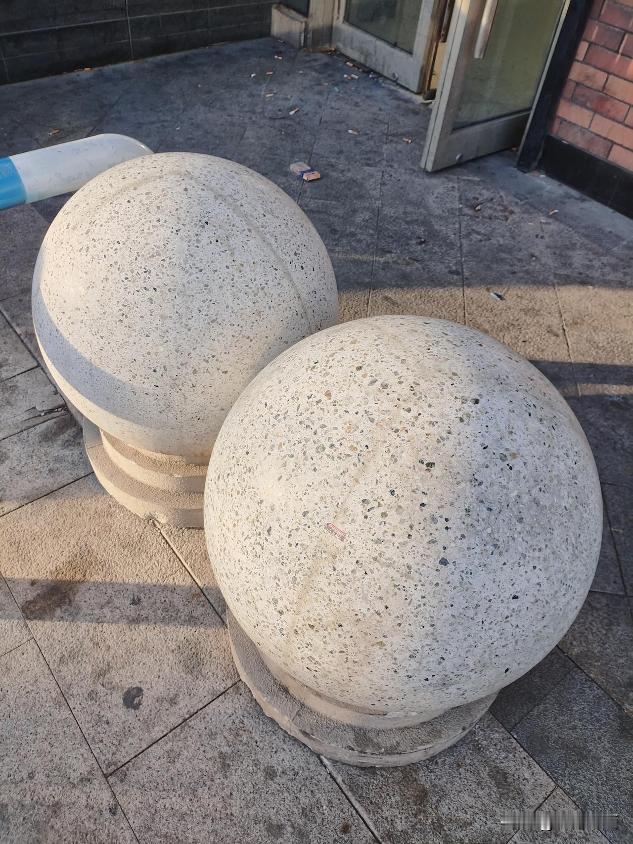 看起来好像是由三瓣组成的。不知道是不是。