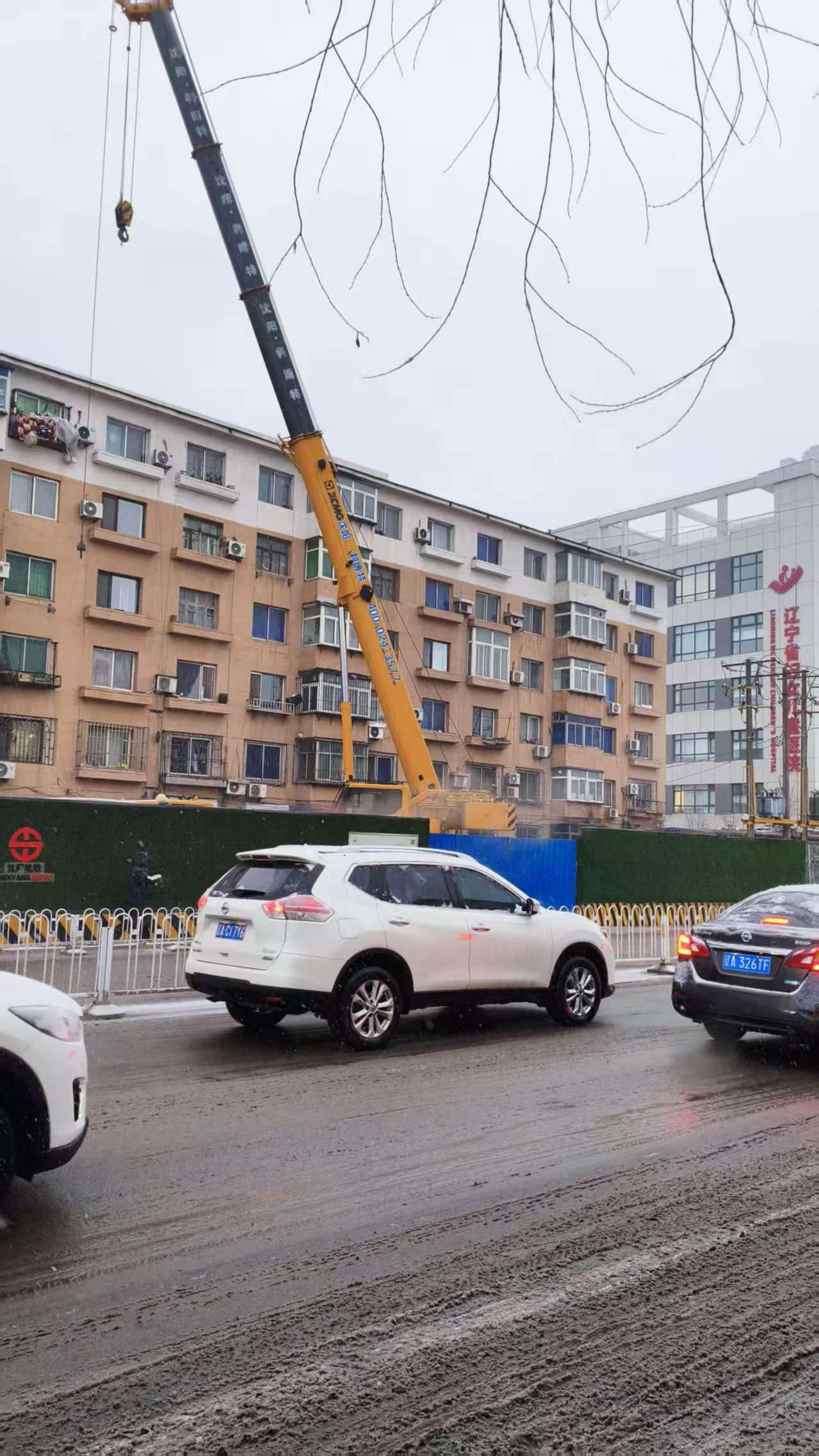 下雪天3号线仍然不休息积极抢工期，争取明年尽早开通！路过沈阳砂阳路，发现地面咣