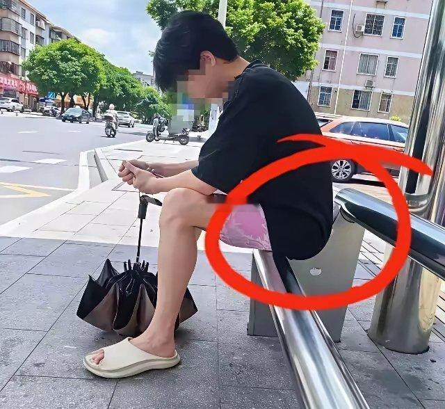 这种公交站点的座椅是谁设计的？
