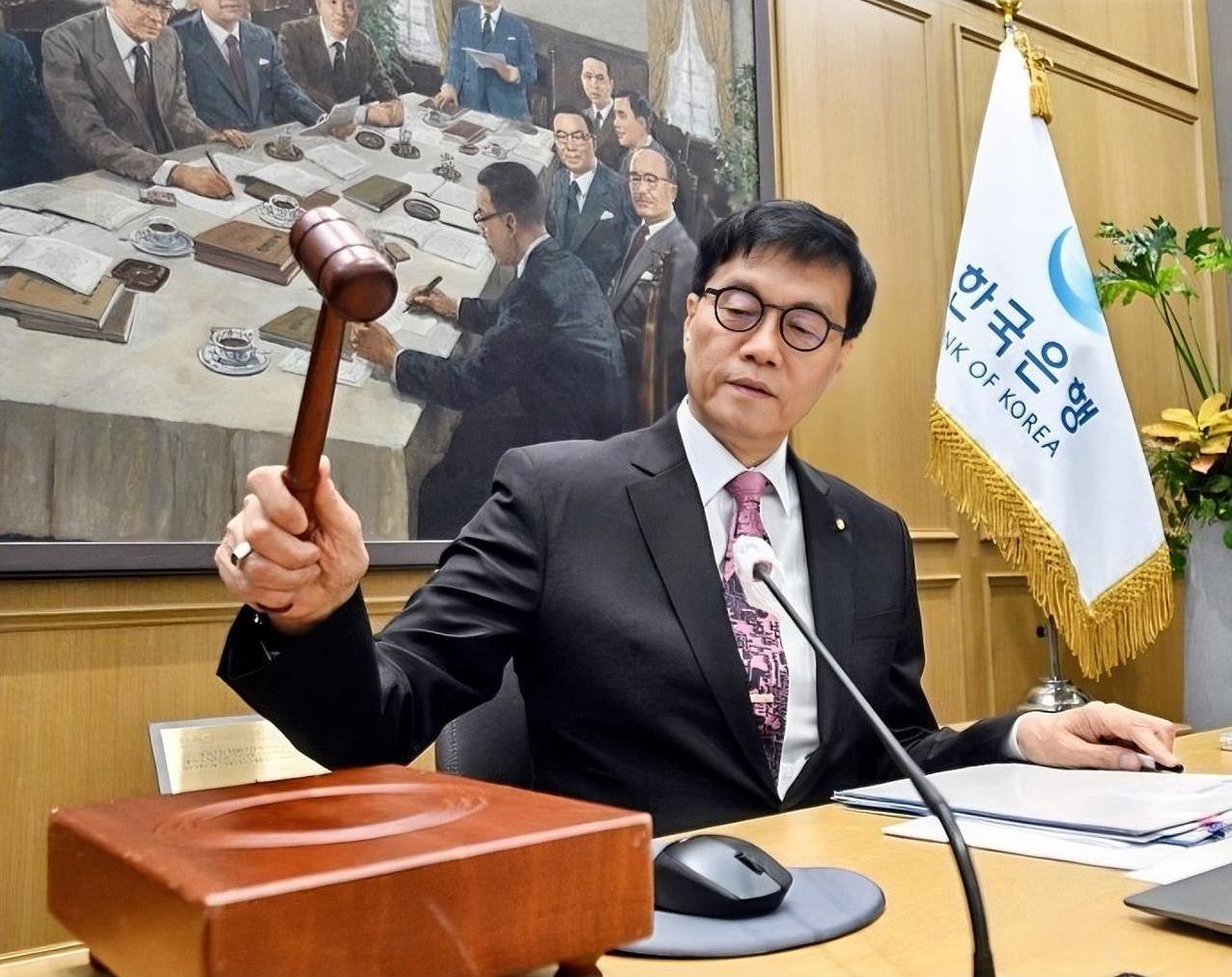 韩国抛售美元当地时间5日，根据韩国央行发布的数据，截至5月底，韩国外汇储备额环
