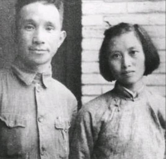 1939年，32岁的神将粟裕，对22岁速记员詹永珠一见倾心。没想到，詹永珠一口拒