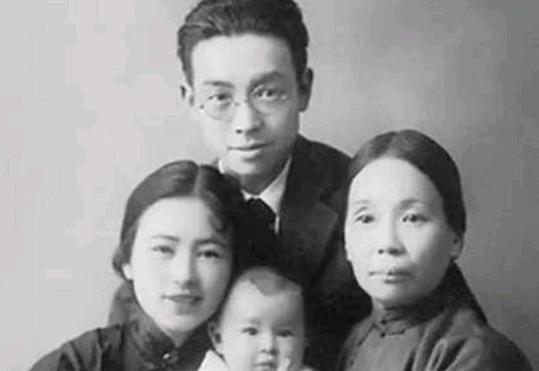 1903年，30岁梁启超和17岁王桂荃行房，两人大汗淋漓，次日梁启超却说：“我提