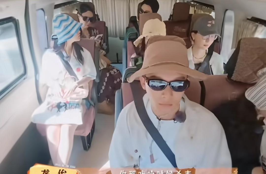 龚俊本来想跟李沁约饭，结果李沁到时候可能要转别的地方拍戏，龚俊：“小沁，你那戏啥